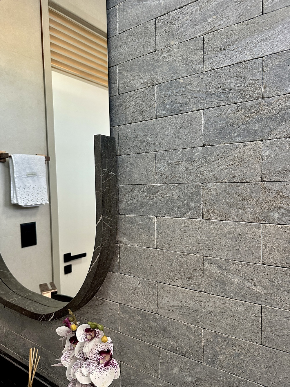CARBONE LITHOS 23x7,5 CM